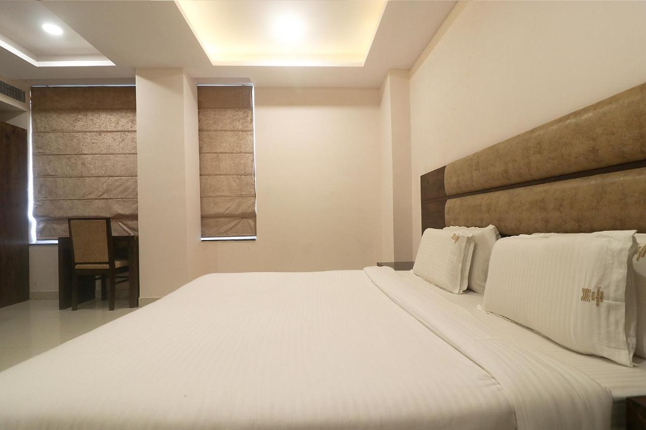 Fabhotel Mid Town Grand Panchkula Exterior foto